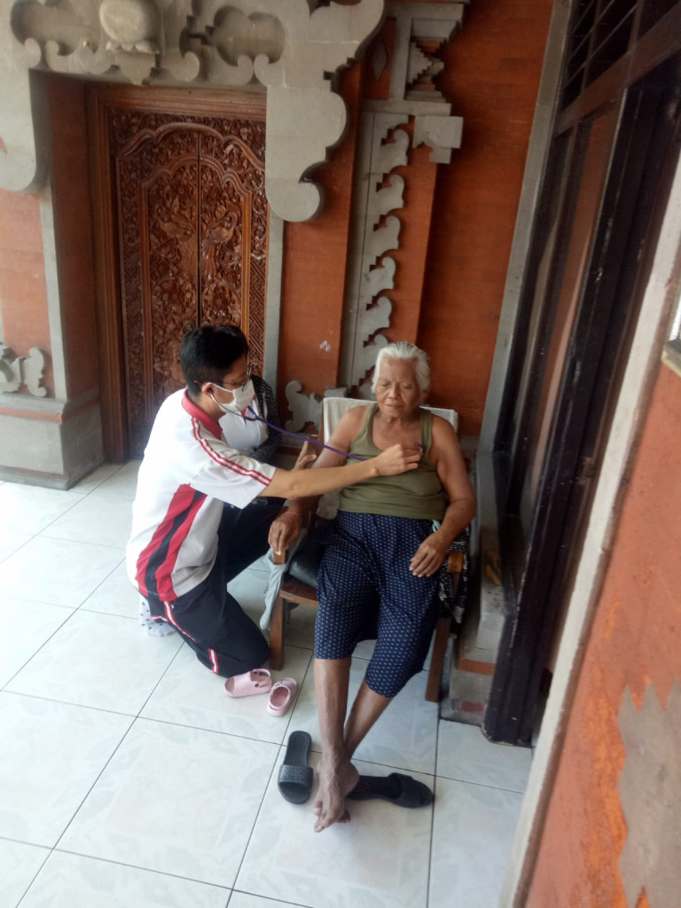 KUNJUNGAN LANSIA RESTI DI KELURAHAN KUTA